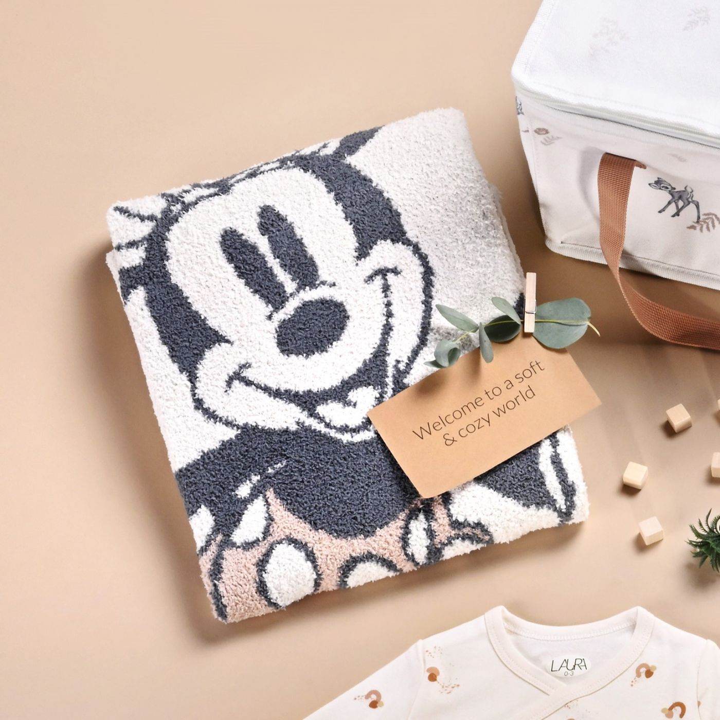 שמיכת פליז לורה סוויסרה 75/100 מיני\מיקי מאוס - Mickey \ Minnie Mouse Laura Swisra שמיכת פליז לורה סוויסרה 75/100 מיני\מיקי מאוס - Mickey \ Minnie Mouse Laura Swisra